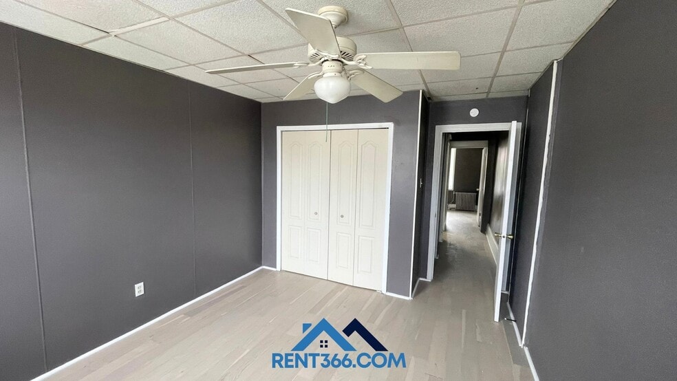 Building Photo - 403 E Norwegian St