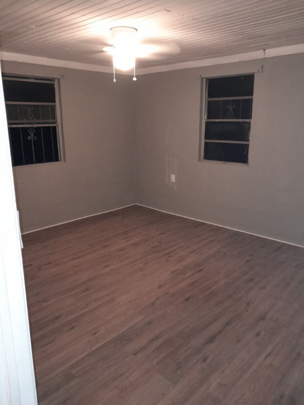 Building Photo - 1003 16th Ct