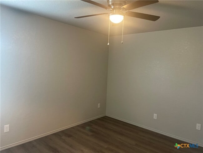 Building Photo - 547 Lost Trl