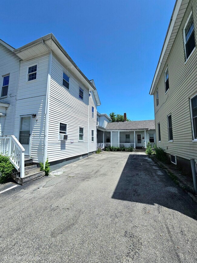 Building Photo - 22 Beech St