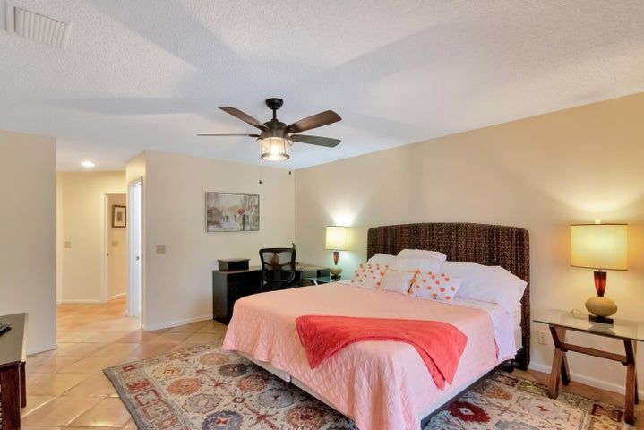 Building Photo - 13725 Folkestone Cir