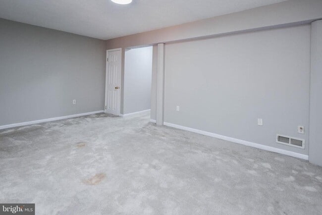 Building Photo - 2156 Commissary Cir