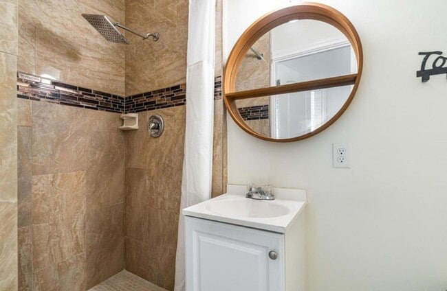 Building Photo - 5301 N Flagler Dr