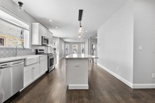 Building Photo - 83 Centre St