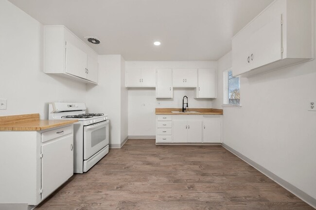 Building Photo - 517 Elkhorn Blvd