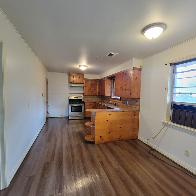 Building Photo - 210 Camellia Dr