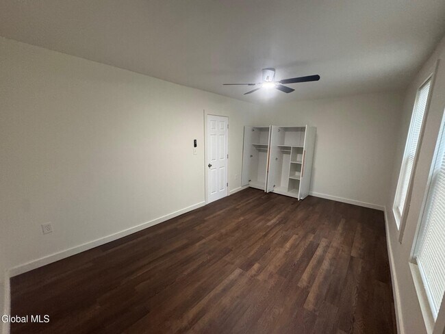 Building Photo - 577 6th Ave