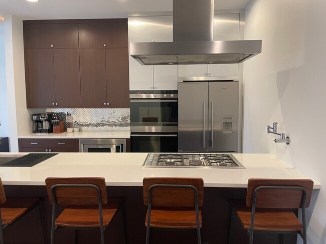 Building Photo - 1870 N Damen Ave