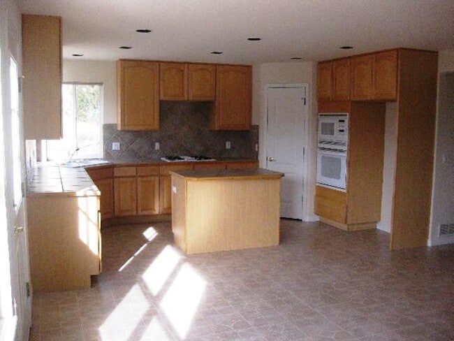 Building Photo - 2075 Rockhurst Blvd