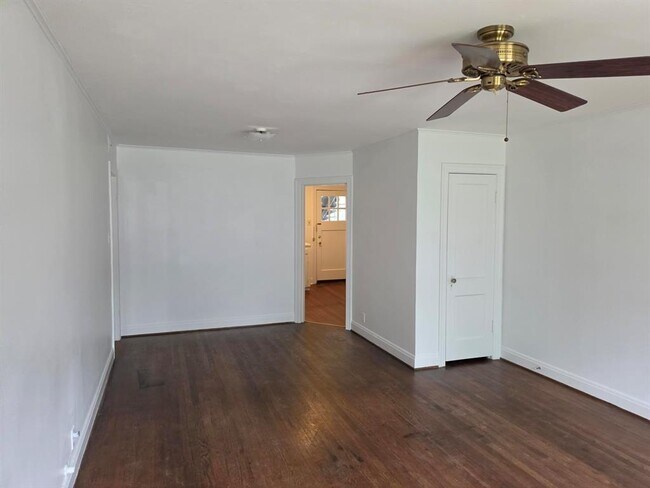 Building Photo - 1401 Hartford Rd