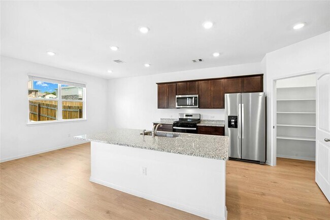 Building Photo - 412 Brody Ln