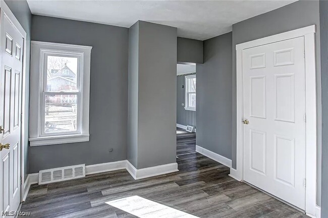 Building Photo - 3635 Erin Ave