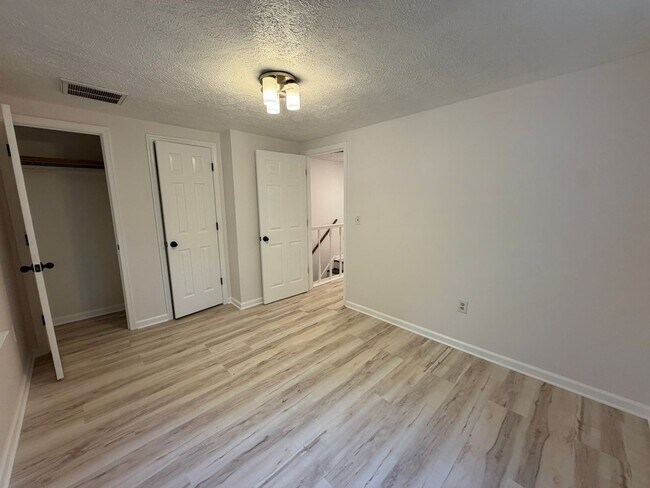Building Photo - 840 Estes St
