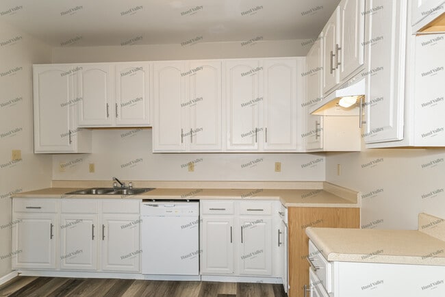 Building Photo - 4947 Heritage Heights Cir