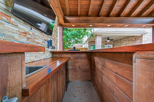 Building Photo - 6854 Adrienne Arbor Dr