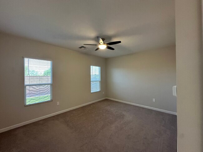 Building Photo - 10319 W Harmony Ln