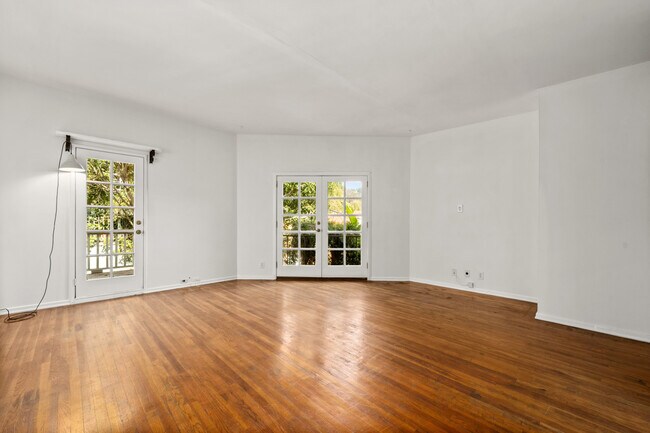 Building Photo - 6148 Glen Holly St