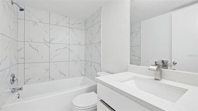 Building Photo - 900 Cove Cay Dr