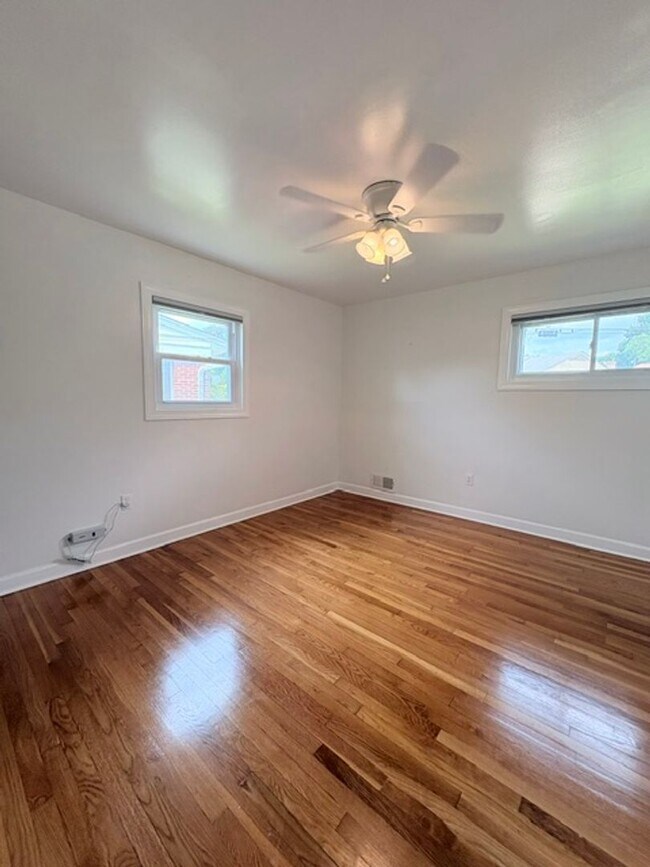 Building Photo - 9714 Admiralty Dr