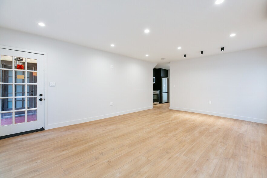 Building Photo - 345 N Heliotrope Dr