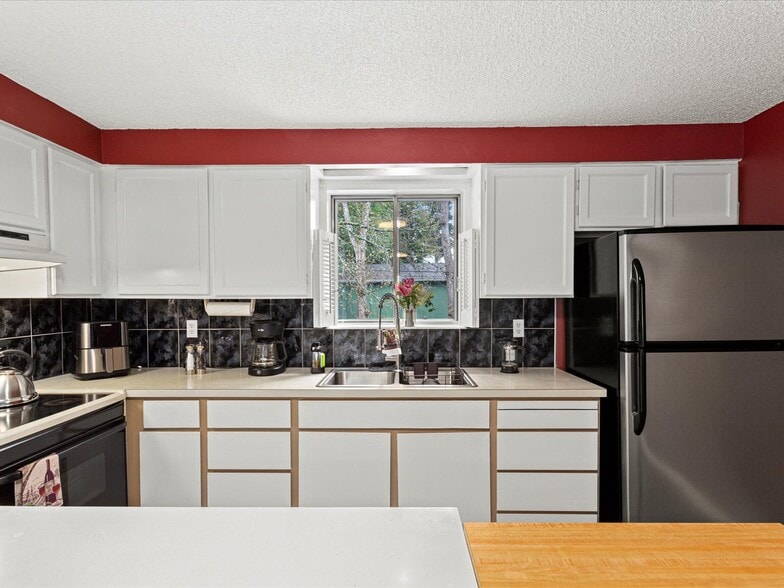 Building Photo - 16445 Ambaum Blvd S