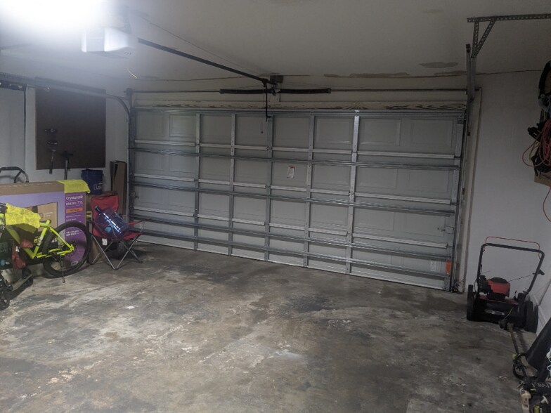 Building Photo - 418 Cart Ct