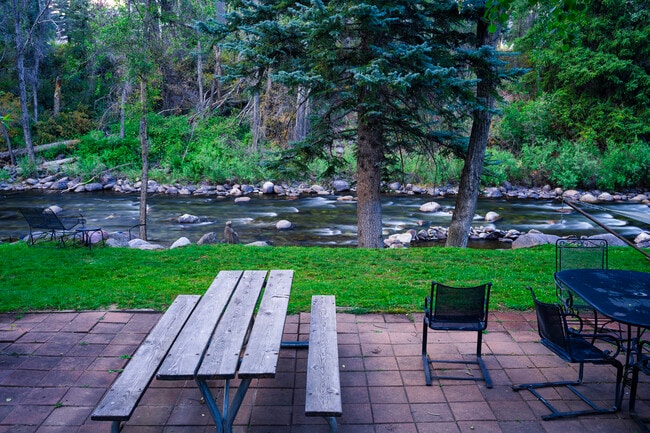 Building Photo - 35021 US-6