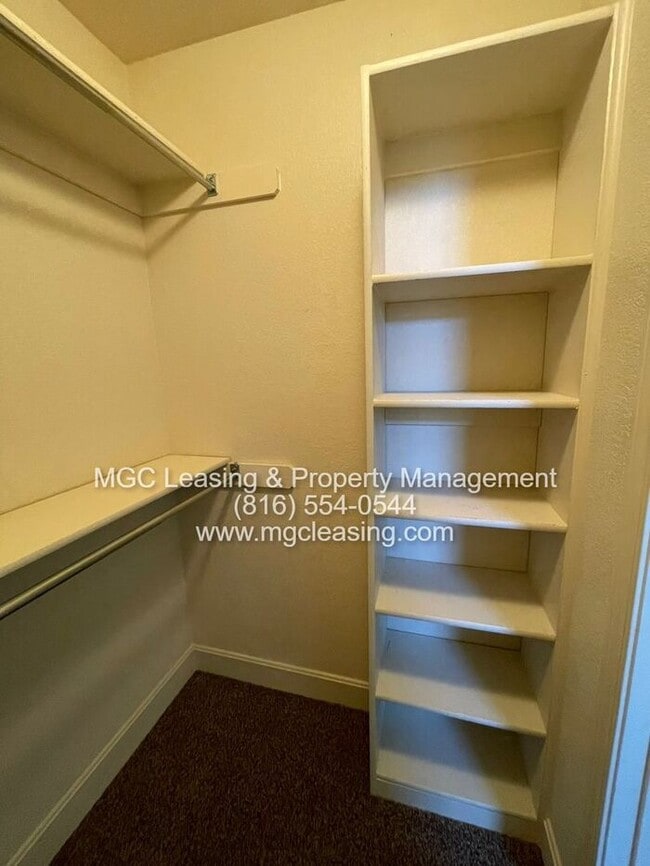 Building Photo - Eagle Creek Townhome - Unlock One Month Free with a May Move-In & 13-Month Lease