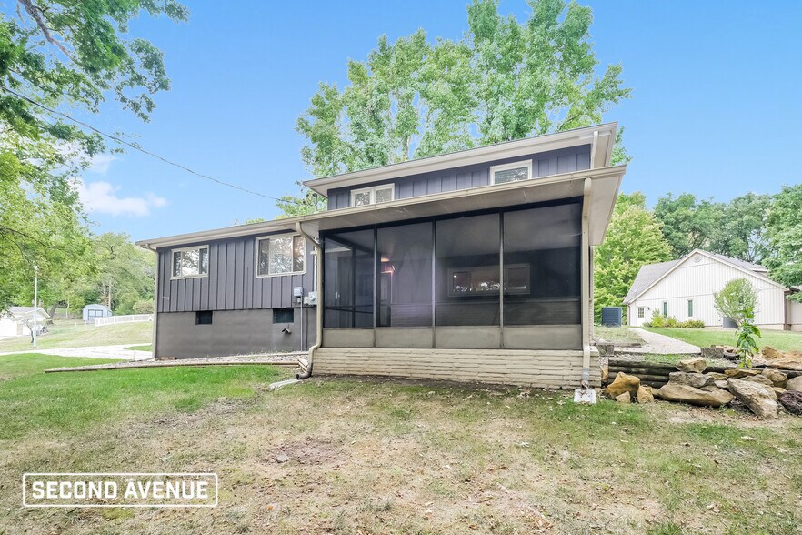 Building Photo - 6241 N Robinhood Ln