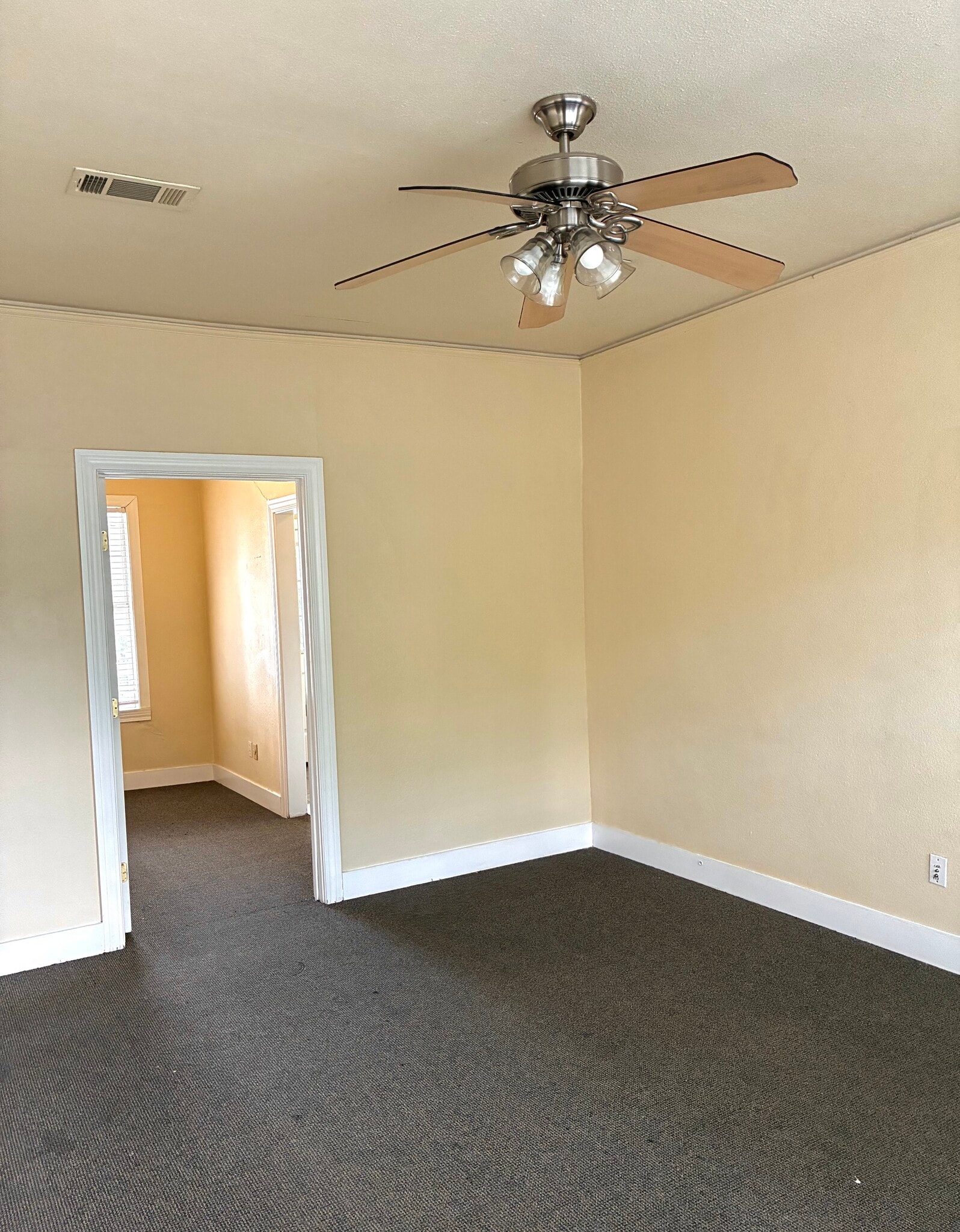 Building Photo - 1209 E Fortification St
