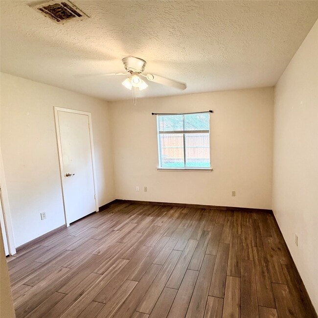 Building Photo - 16914 Summer Dawn Pl