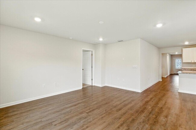 Building Photo - 18 E Sycamore Trl