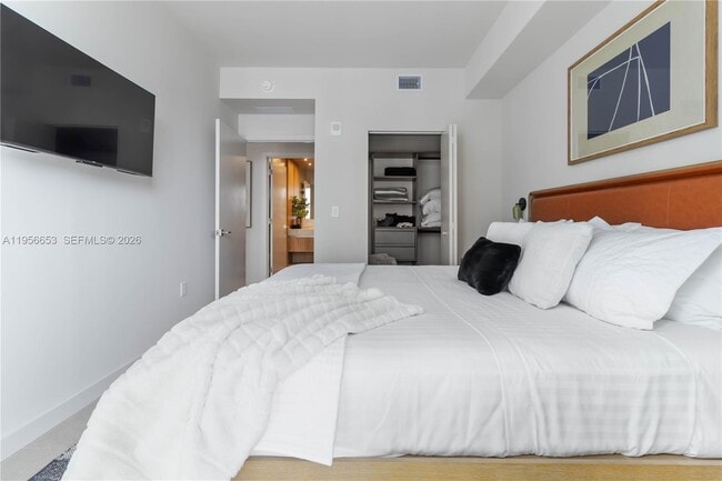 Building Photo - 11 NE 6th St