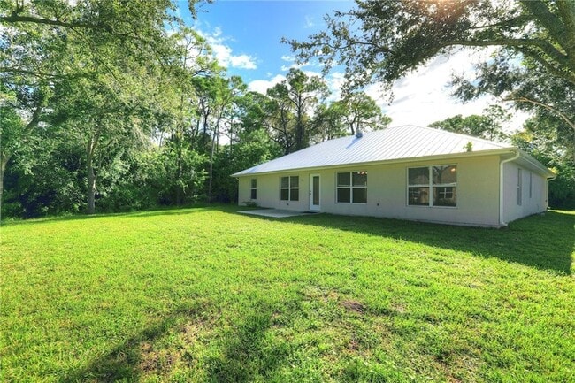 Building Photo - 573 Belfast Terrace