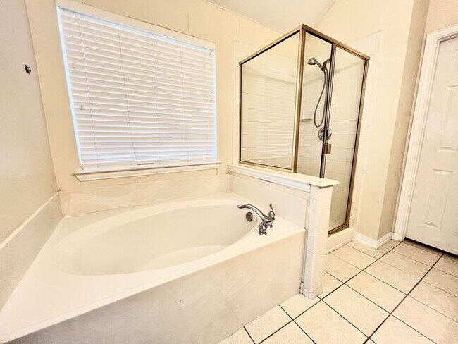 Building Photo - Spacious Frisco Home MOVE IN READY