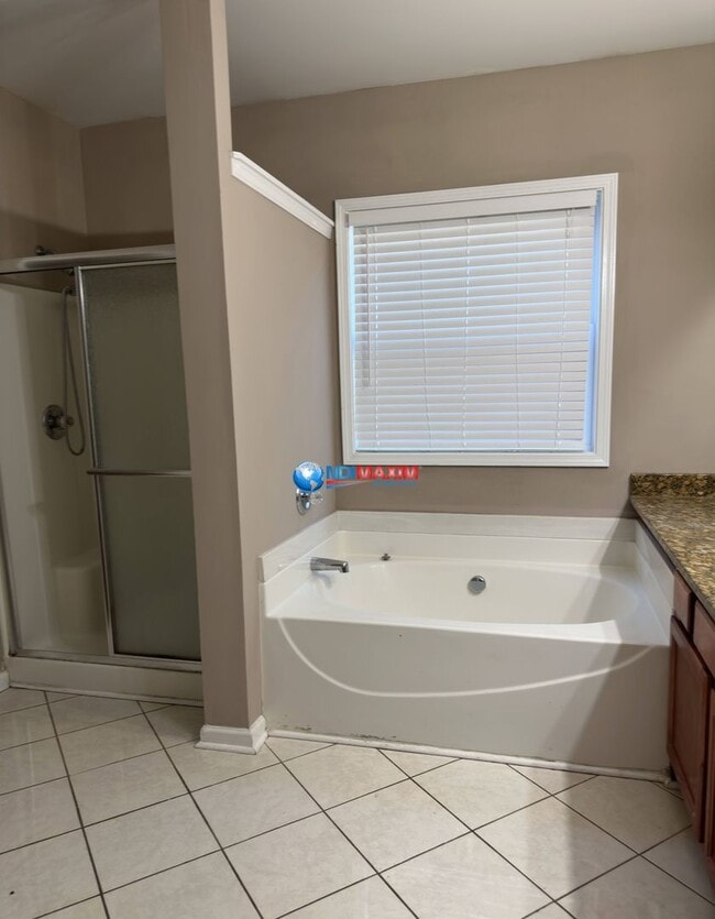 Building Photo - Large 4-bedroom house in the SECKINGER cluster in Buford