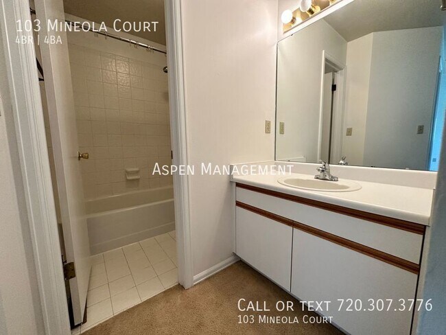 Building Photo - 103 Mineola Ct