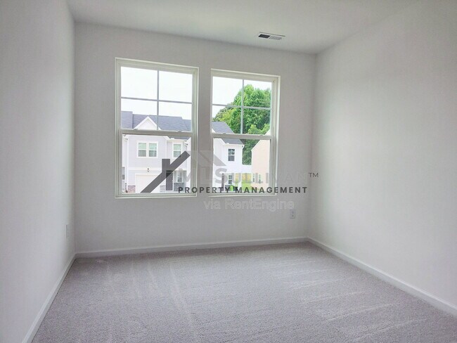 Building Photo - 875 Pilot St
