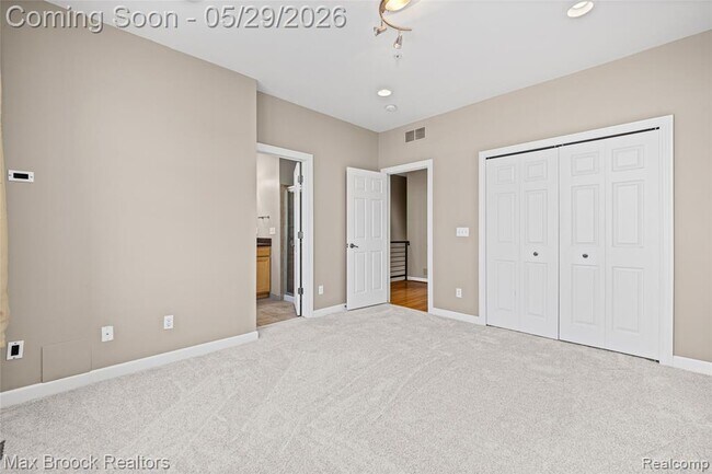 Building Photo - 420 Lewis Ct