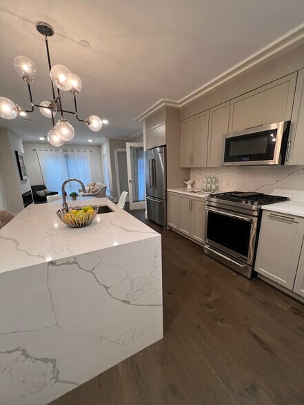 Building Photo - 214 Market St