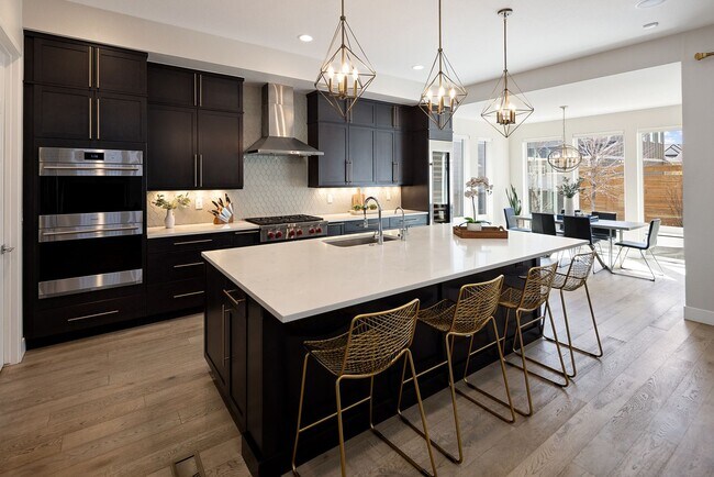 Building Photo - 6 Bedroom 5.5 Bathroom Single Family Home ...