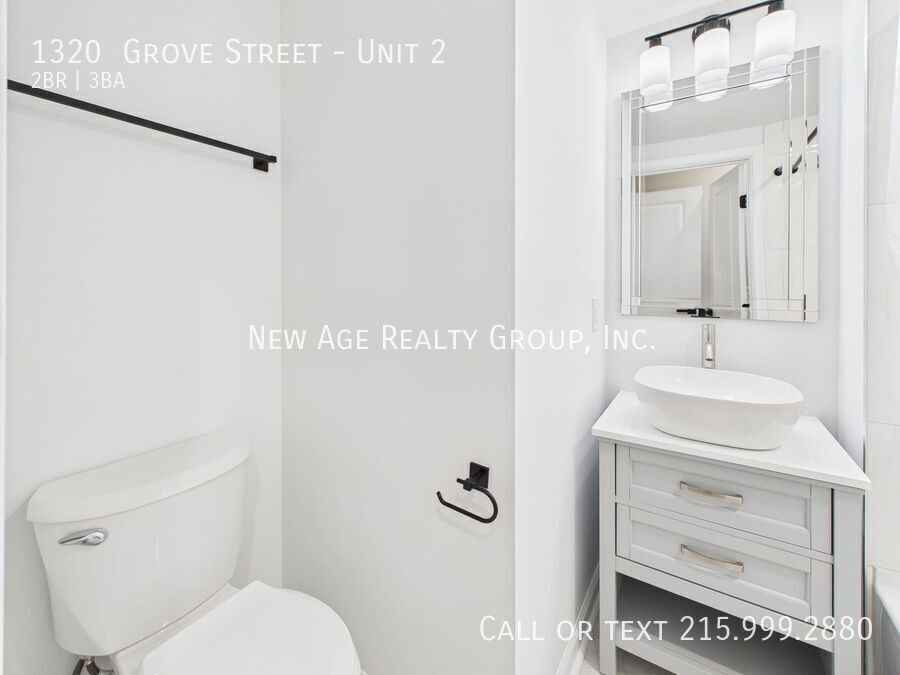 Building Photo - 1320 Grove St