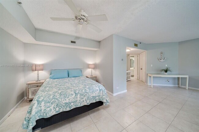 Building Photo - 7400 Radice Ct