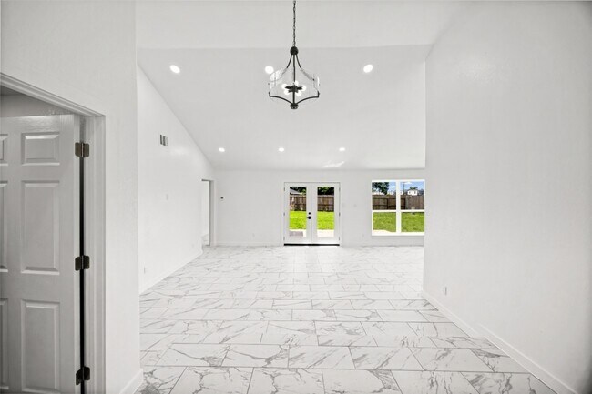 Building Photo - 12831 Nyack Dr