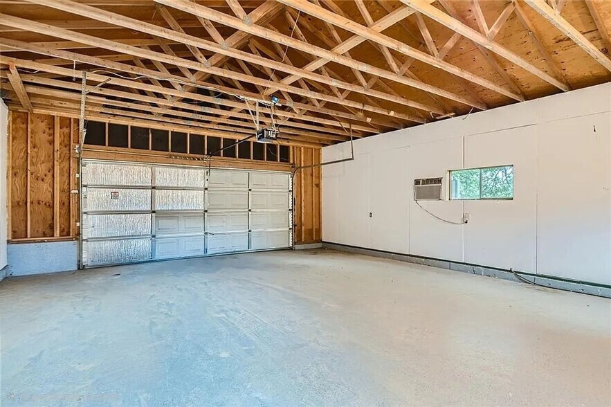 Building Photo - 1603 Carmel Dr