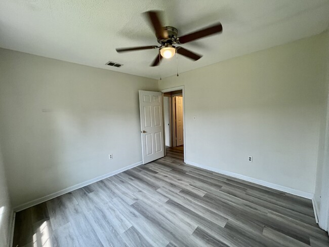 Building Photo - Home For Rent