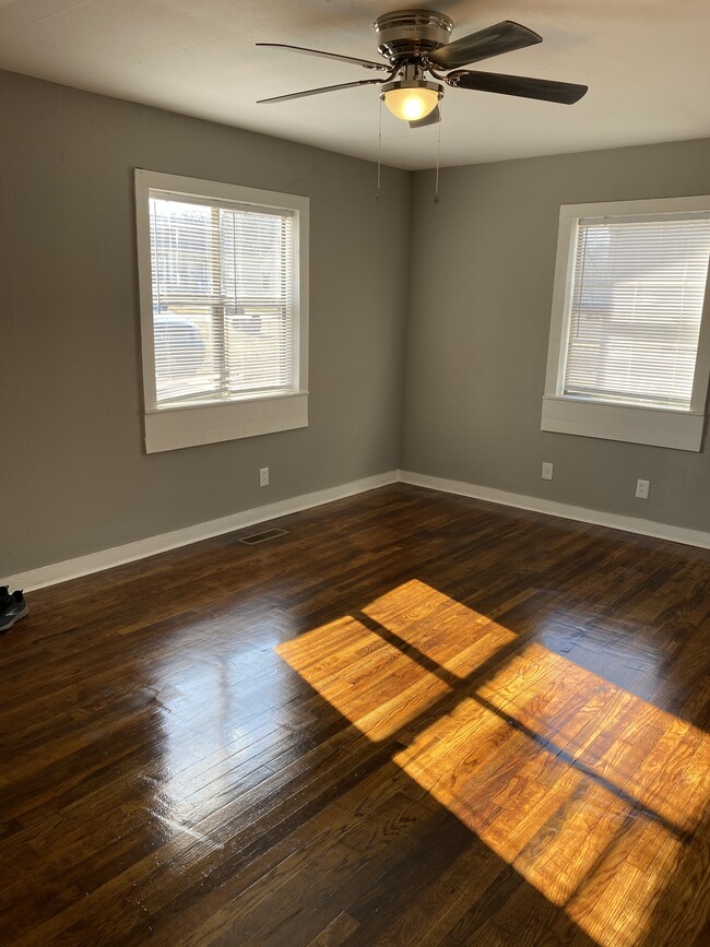 Building Photo - 1501 W 36th St