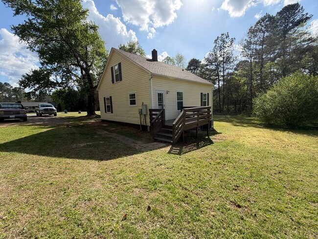 Building Photo - Updated 3BR Home with Office & Large Decks in Haw River