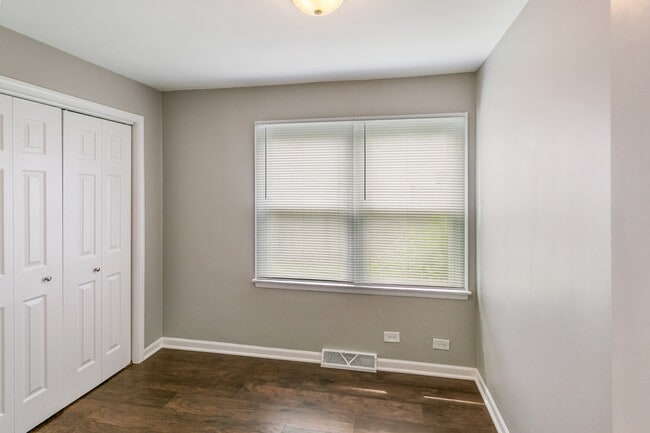 Building Photo - 15403 Cherry Ln