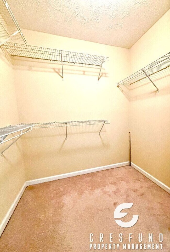 Building Photo - 15-20 Minutes from Fort Bragg and Cape Fear Valley! 4 Bed, 2.5 Bath AVAILABLE FOR MOVE IN NOW!